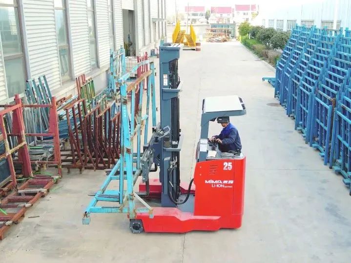 米瑪全向電動(dòng)叉車(chē).jpg
